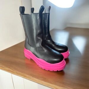 The AZALEA WANG Ghosted Flatform Chelsea Boot In Fuchsia